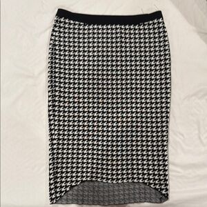 Black and White Houndstooth Skirt